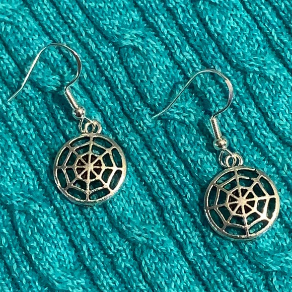 🖤🖤🖤Spider Web Halloween Earrings - Picture 7 of 8